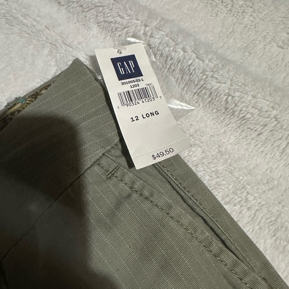 GAP women’s Khaki Chinos - Picture 1 of 7